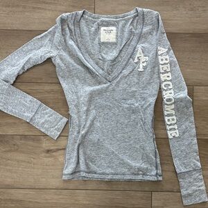 Y2K-style Abercrombie & Fitch long-sleeve v-neck top grey heathered small
